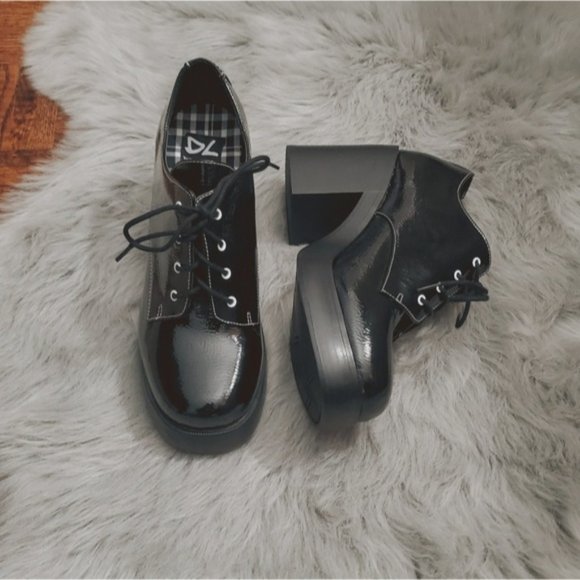Preppy Patent Oxford Platform Lace Shoes- *New In Box* by Dirty Laundry - Picture 14 of 16